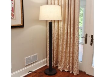 Modern Floor Lamp With Textured Base