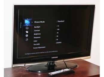 Samsung 32' Television Plus Remote - Model LN32D430G3D