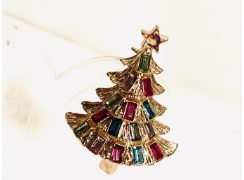 Gold Tone And Rhinestone Holiday Christmas Tree Brooch (G)