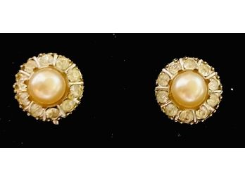 Sophisticated Vintage Single Pearl Surrounded By Clear Stones Button Earring