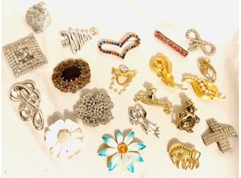 Large Collection Of Brooches - Vintage To Now