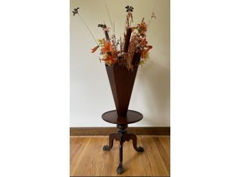 Lovely Antique Queen Ann Umbrella Stand With Built In Dry Flower Arrangement Vase And Ball & Claw Feet