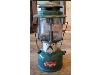 Vintage Coleman Camping / Hiking Outsdoors 2- Mantle Lantern Model 220 F