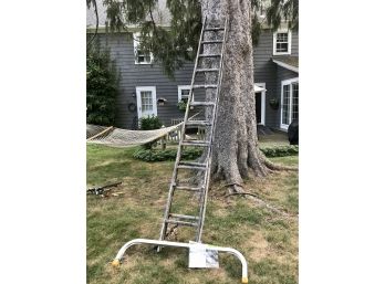 Heavy Duty Aluminum Extension Ladder With Support Bar