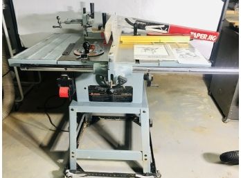 DELTA Contractor's 10' Table Saw With Base And Wheels