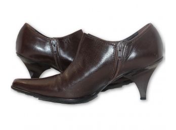 CASADEI Leather Ankle Boot W/ Pointed Toe Boot (Retail: $1,250.00)