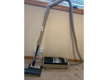 Electrolux LE Vacuum With Power Nozzle And Bags