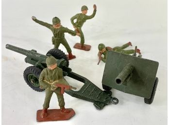 Vintage Military Miniatures Four Soldiers And 2 Guns