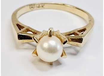 Beautiful 14k Yellow Gold Cultured  Pearl Ring