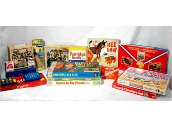 Mixed Lot Vintage & Newer Games & Game Boards