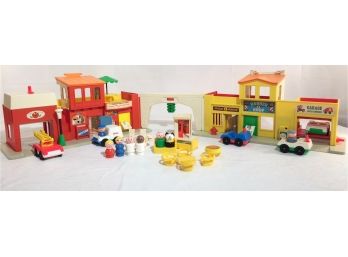 1973 Fisher Price Little People Village Playlet With Many Accessories