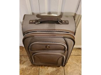 Olympia 23'H Spinner Suitcase