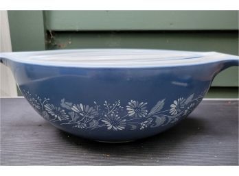 Pyrex Nesting / Mixing Bowls And Some Caserole