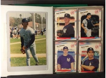 New York Yankees Baseball Card Team Set In Mini Folder With Mattingly Photograph