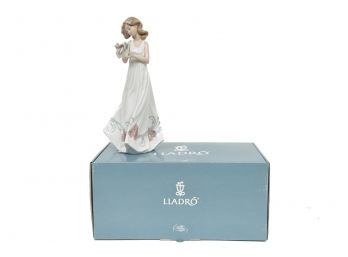 Lladro Butterfly Treasures Porcelain Figurine (RETAIL $505)