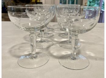 Lot Of 8 Dining Glasses