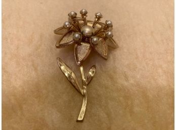 Vintage Gold Tone Flower Pin With Pasted Simulated Round Pearl And Simulated Seed Pearls