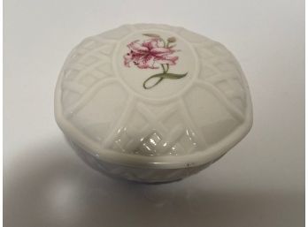 Vintage Irish Belleek Country Trellus Covered Trinket Box