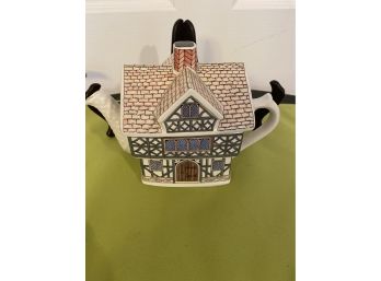 Sadler Teapot - Tudor House
