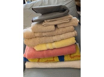 Nice Set Of Towels Including New From Royal Velvet - With New Storage Piece