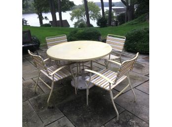 MCM Fiberglass Top Round Table With 4 Chairs.