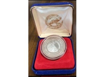 One Commemorative Pure Silver Coin. 1 Ounce. Super Bowl XXVI Minneapolis, Minnesota Jan 26, 1992