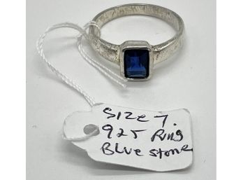 Beautiful Size 7 Sterling Ring W/ Blue Stone - Marked 925