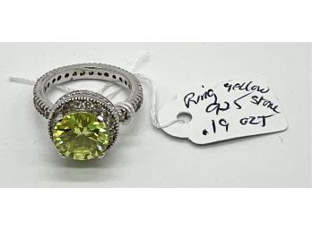 Gorgeous Sterling Size 6 Ring With Yellowish / Green Stone - Marked 925