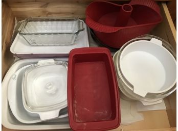 Bakeware Lot Including Silicone