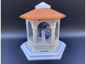 New/Unused Deluxe Gazebo Bird Feeder