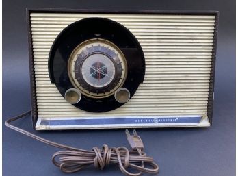 Amazing 1957 General Electric Co. 'Leave It To Beaver' Table Radio