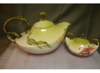 VINTAGE HULL TEAPOT WITH SUGAR BOWL WOODLAND PATTERN