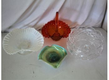 4 Pieces Of Art Glass Fenton And Waterford Crystal