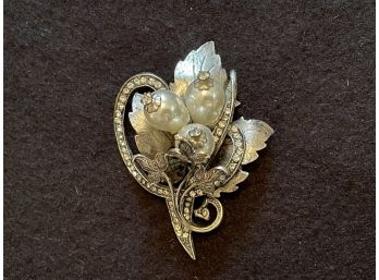 Rhinestone & Faux Pearl 3D Brooch