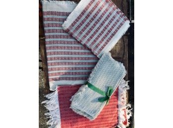 Woven Holiday Mats & Napkins