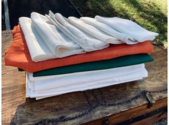 Bloomfield Vendor Retirement - Vintage Grouping Of Linens (14ct)