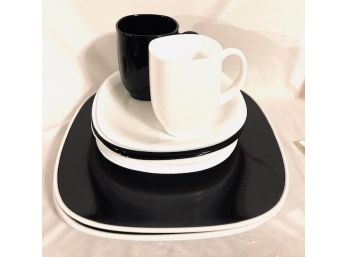 Vintage Black & White Dishware Assortment (14pcs)