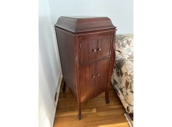 Victrola Frederick Loeser & Co 18x21x42'