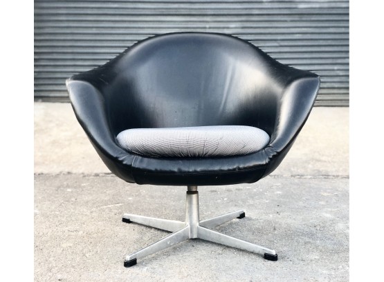 Mid Century Modern Danish Kanari Pod Chair