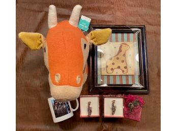 Giraffe Collectibles - Pillowfort Head, Pins, Necklace & Mug