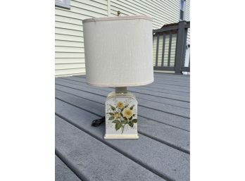 Sweet Ceramic Lamp With Yellow Roses