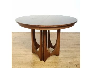 Broyhill Brazilia Dining Table With Leaf.