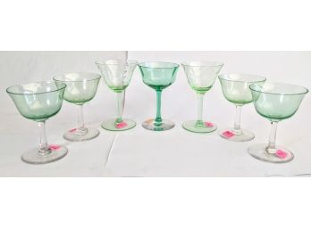 Elegant And Distinguished Uranium Ware Champaign Glasses From The 30s Or 40s - 7pcs