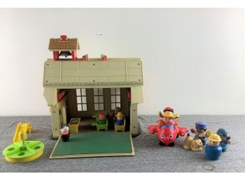 Fisher Price Play Family School House With Little People