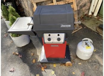 Working Ducane Gas Grill With Spare Tank