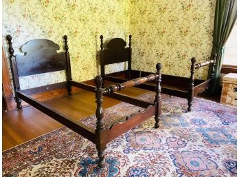 Antique Solid Hardwood Twin Beds With Turned Posts And Pinecone Finials - Simmons Furniture