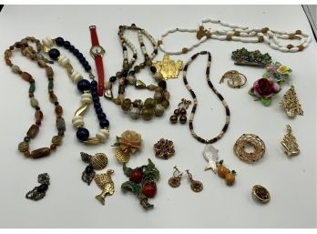 Nice Vintage Jewelry Lot ~ Necklaces, Pins & More ~