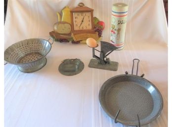 Primitive Kitchen Lot Daily Bread Clock