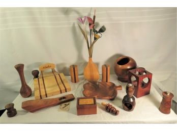 Huge Wooden Ware Lot Alaska & Hawaii Wood Crafts