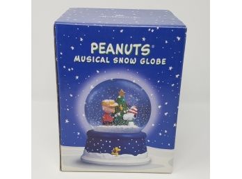 Hallmark Peanuts Musical Snow Globe NIB